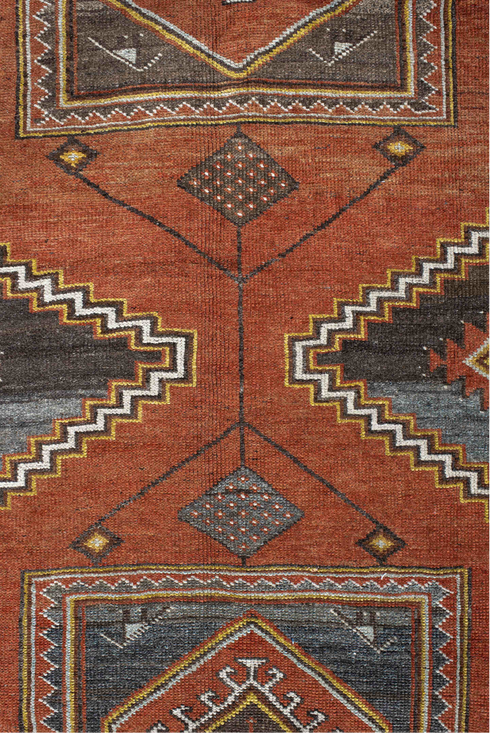 Vintage Veece Area Rug (5' x 8')