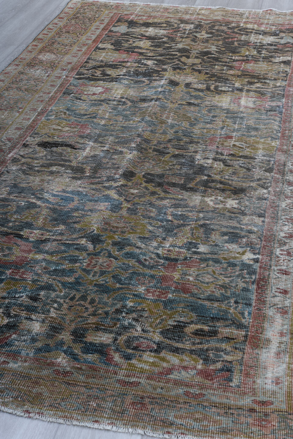 9' x 5' one-of-a-kind handmade vintage Sultanabad rug. Color palette: black, blue, brown, dark gray, gainsboro, gray