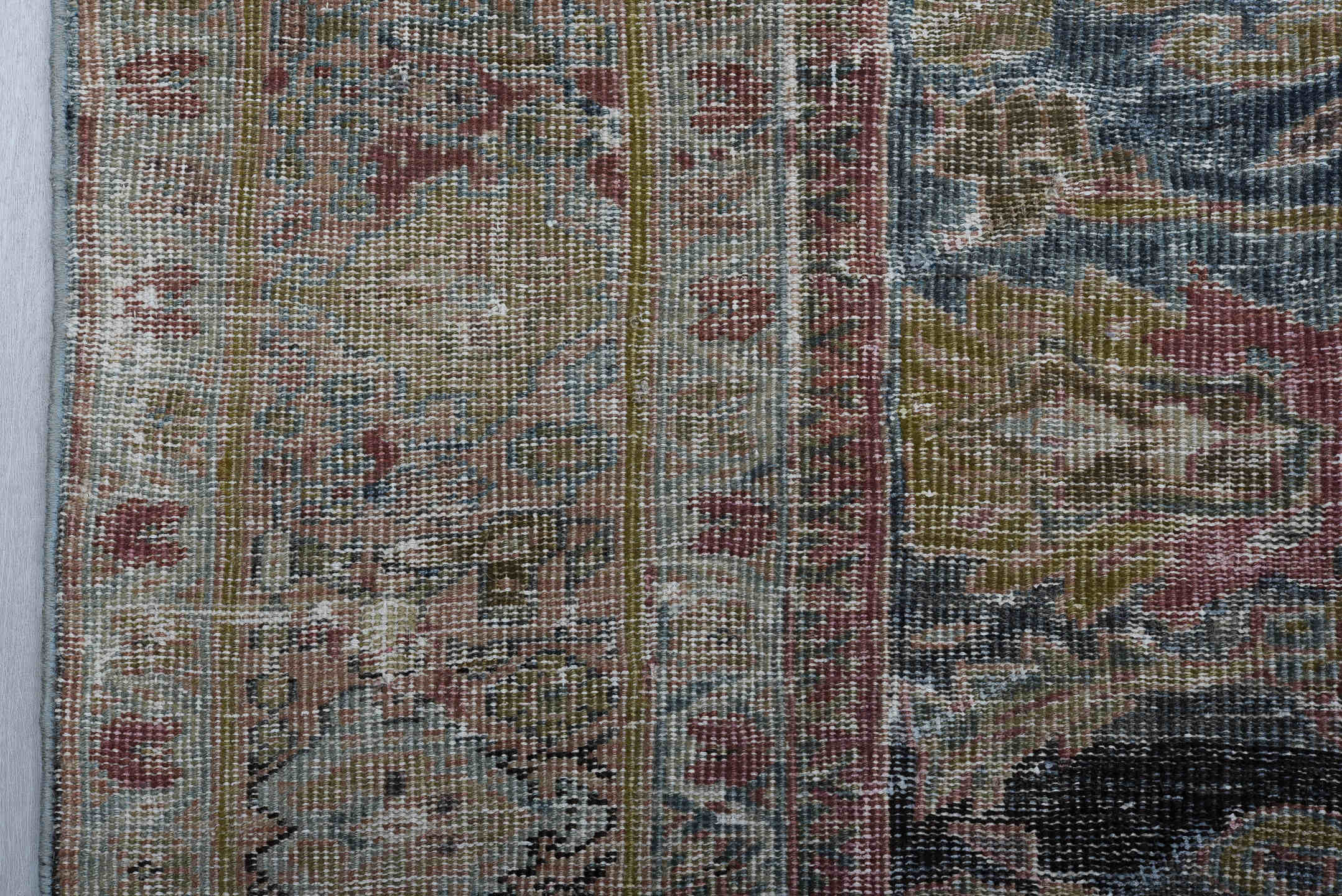 9' x 5' one-of-a-kind handmade vintage Sultanabad rug. Color palette: black, blue, brown, dark gray, gainsboro, gray