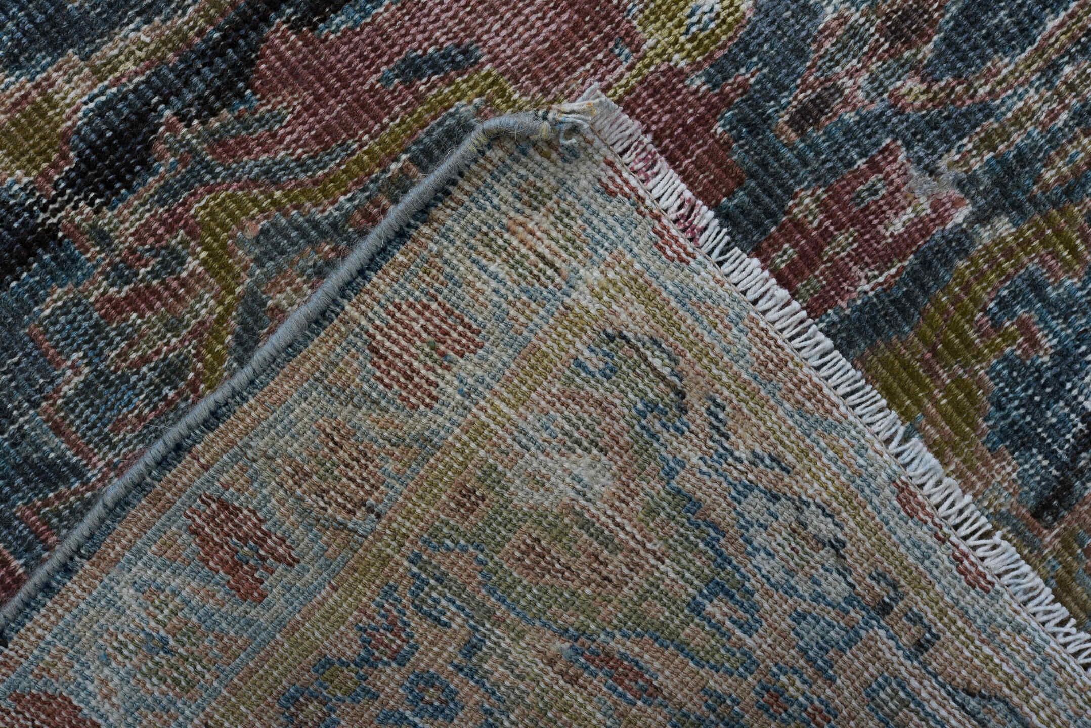 9' x 5' one-of-a-kind handmade vintage Sultanabad rug. Color palette: black, blue, brown, dark gray, gainsboro, gray