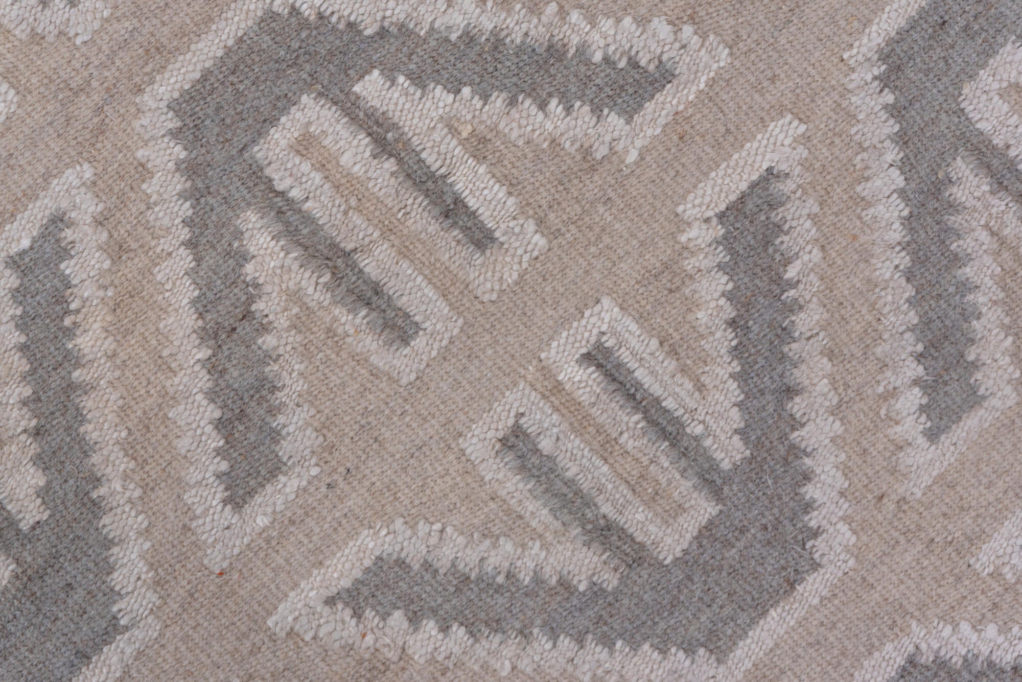 4' x 6' one-of-a-kind handmade vintage Kilim small size rug. Color palette: gainsboro, gray, light gray, off-white, pink