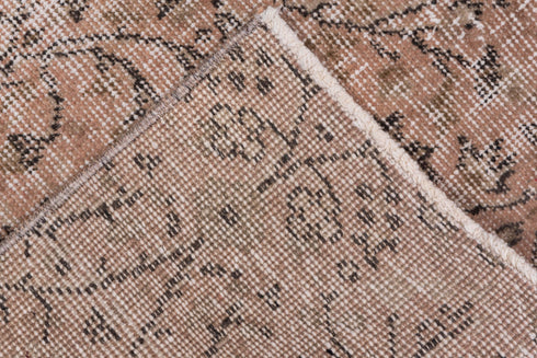 Vintage Kaisary Area Rug (7' x 10')