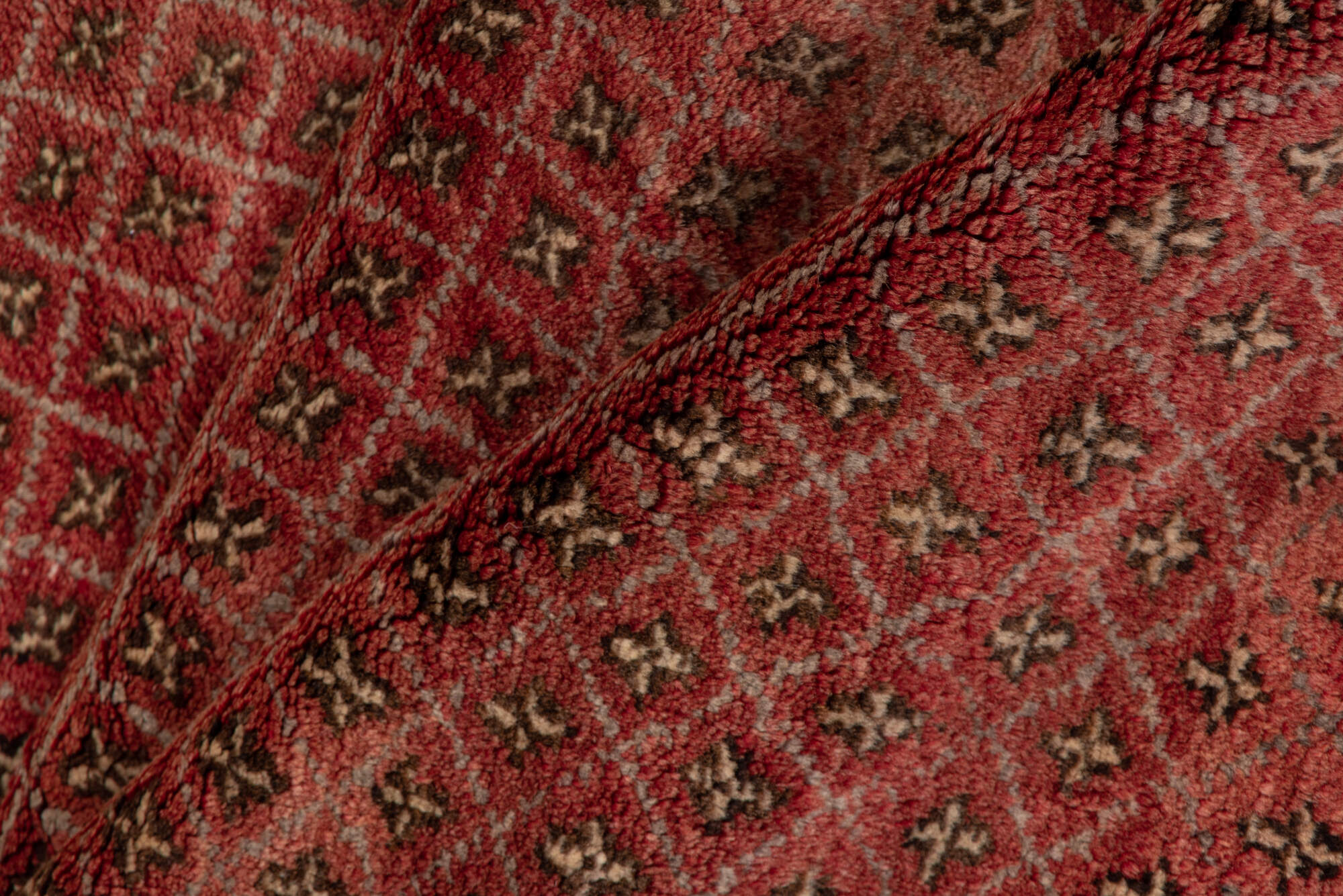 3' x 5' one-of-a-kind handmade vintage Oushak small size rug. Color palette: brown, pink, red