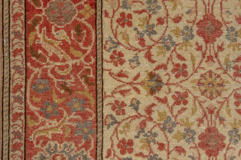 Vintage Kaisary Area Rug (4' x 6')