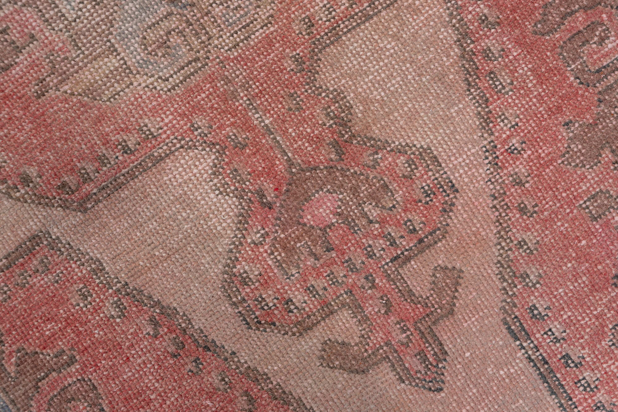 4' x 6' one-of-a-kind handmade vintage Oushak small size rug. Color palette: brown, gray, pink, red, rosy brown