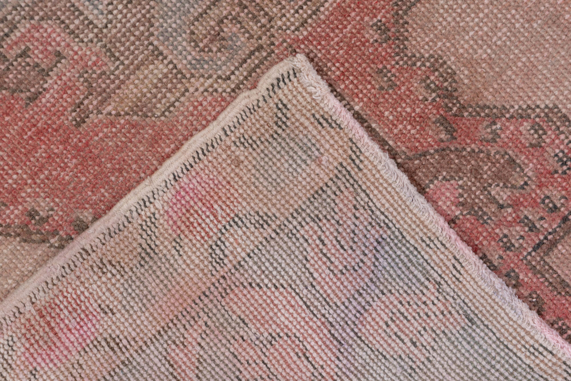 4' x 6' one-of-a-kind handmade vintage Oushak small size rug. Color palette: brown, gray, pink, red, rosy brown