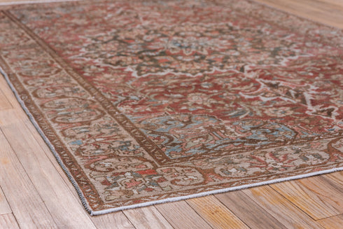 Vintage Baktiary Area Rug (4' x 6')
