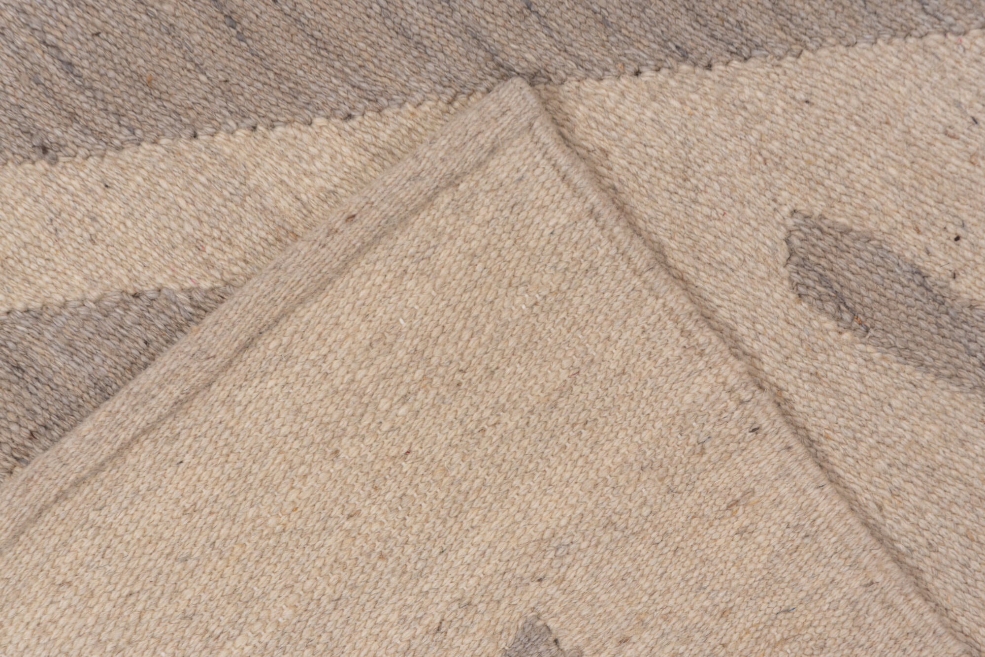 4' x 5' one-of-a-kind handmade vintage Kilim small size rug. Color palette: gainsboro, gray, light gray, off-white, pink