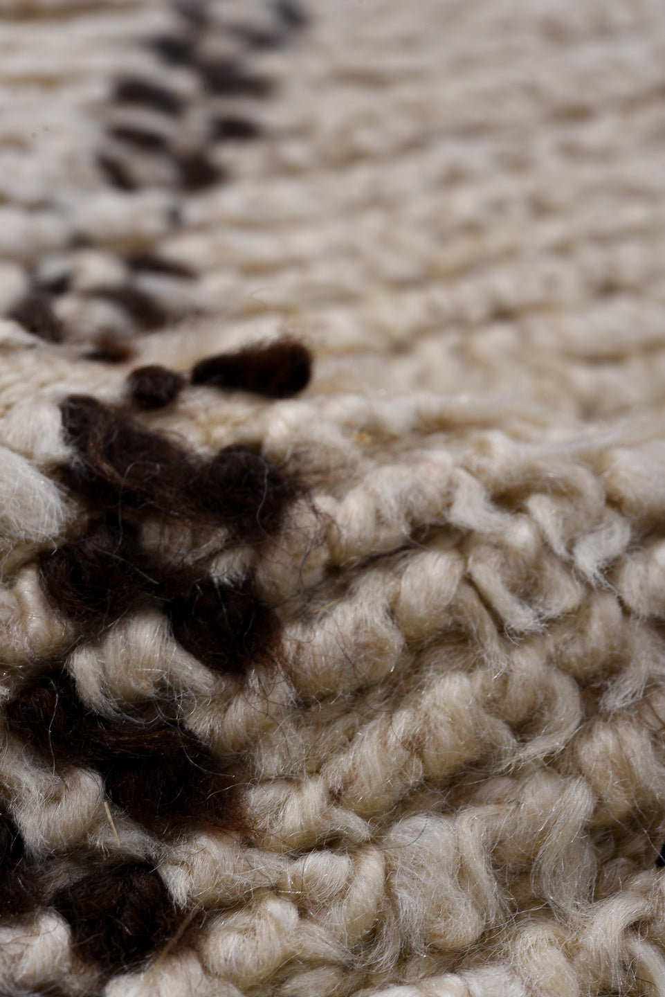 5' x 9' one-of-a-kind handmade vintage Moroccan medium size rug. Color palette: black, brown, gainsboro, gray, light gray