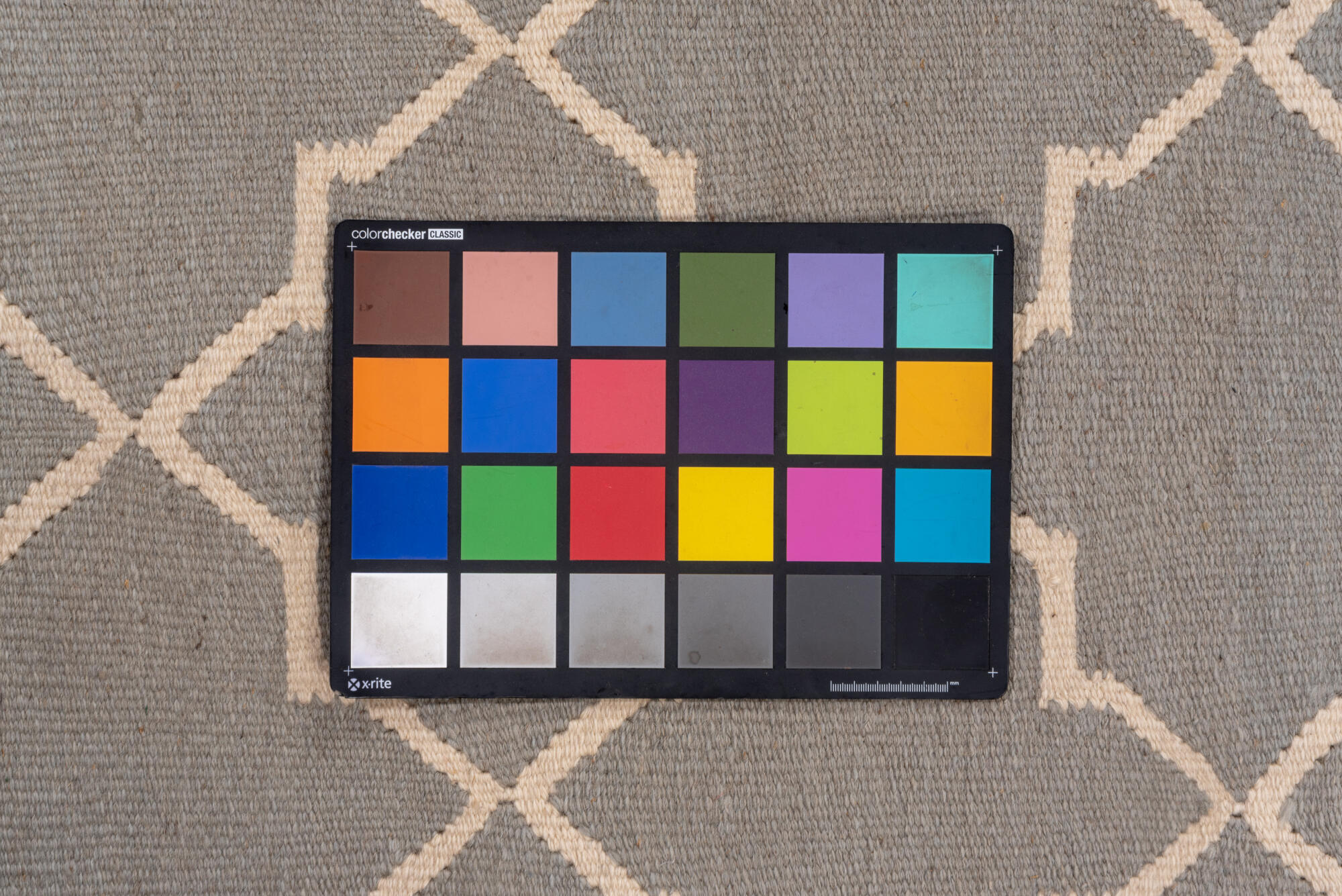 9' x 13' one-of-a-kind handmade vintage Kilim large size rug. Color palette: dark gray, gray, light gray, off-white, pink