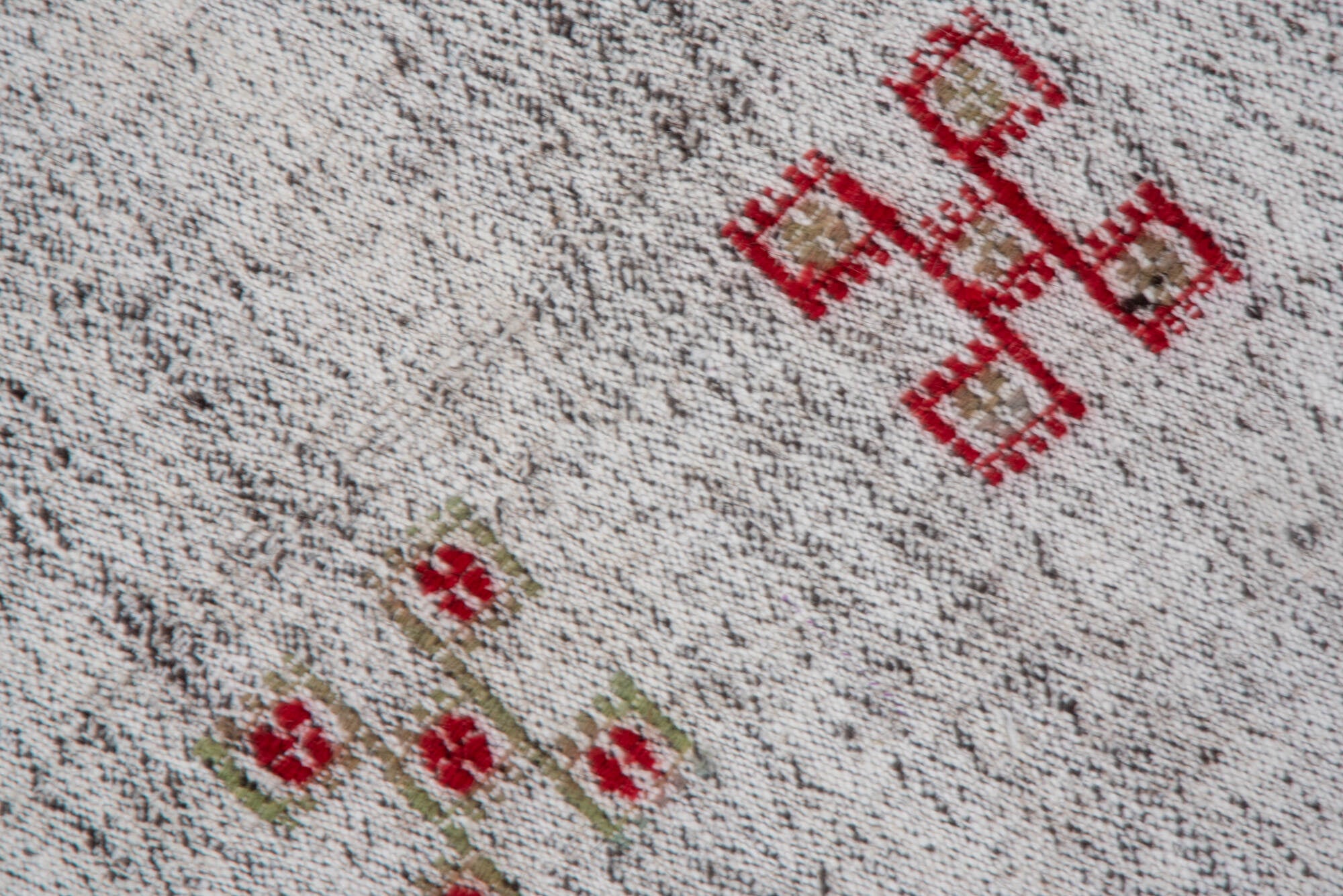 5' x 8' one-of-a-kind handmade vintage Flatweave medium size rug. Color palette: dark gray, gainsboro, gray, light gray