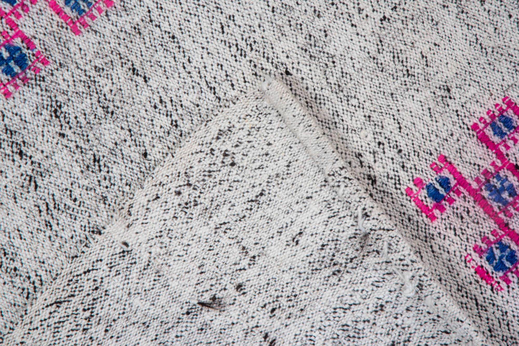 5' x 8' one-of-a-kind handmade vintage Flatweave medium size rug. Color palette: dark gray, gainsboro, gray, light gray