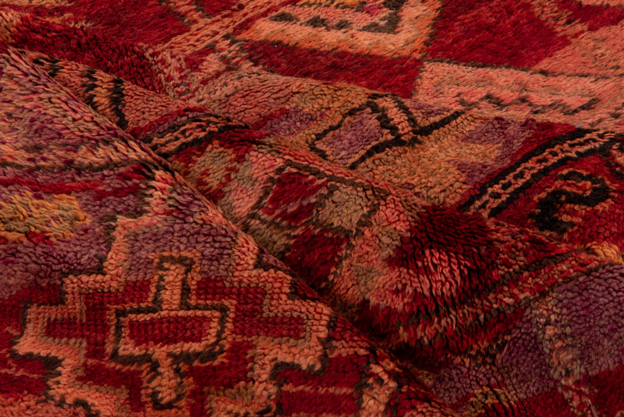 5' x 9' one-of-a-kind handmade vintage Moroccan medium size rug. Color palette: brown, gray, light gray, off-white, pink