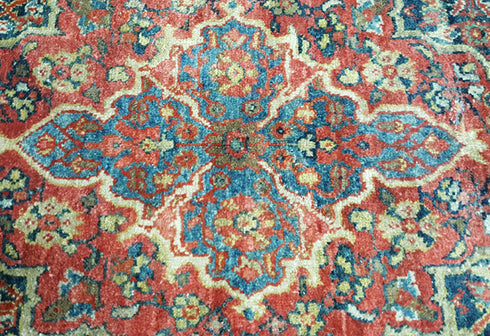 Antique Sarouk Area Rug (4' x 6')
