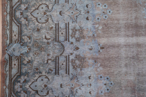 Vintage Distressed Area Rug (9' x 13')