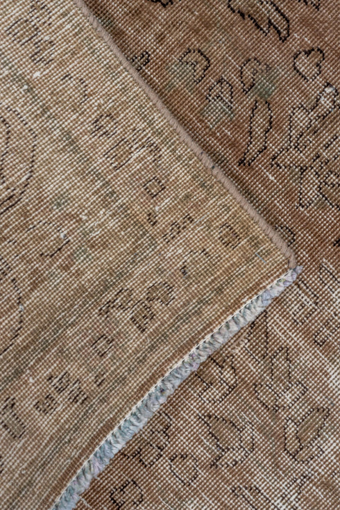 Vintage Distressed Area Rug (6' x 9')