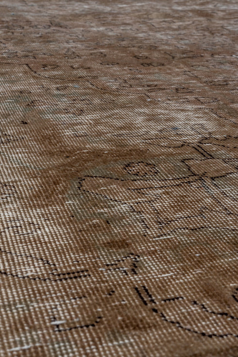 Vintage Distressed Area Rug (6' x 9')