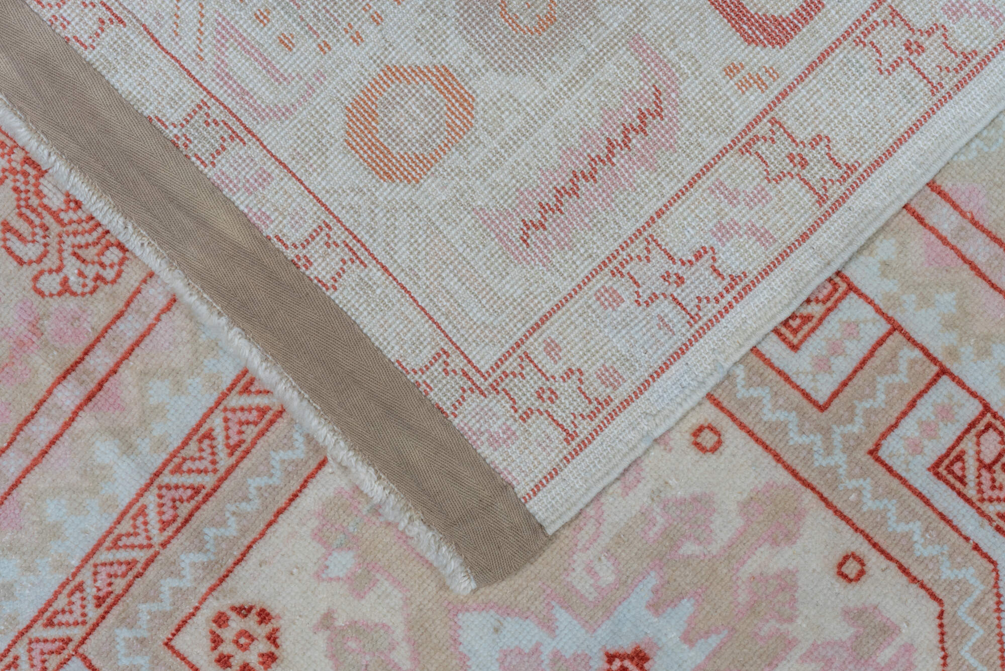 9' x 15' one-of-a-kind handmade vintage Sivas rug. Color palette: brown, gainsboro, gray, light gray, off-white, pink, red