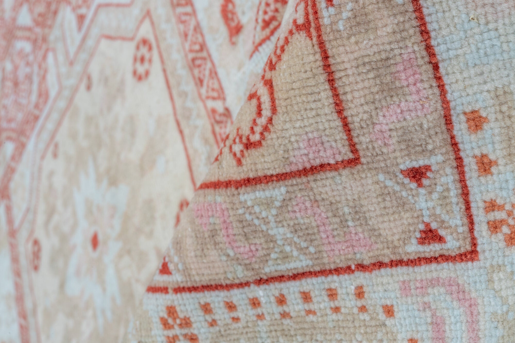 9' x 15' one-of-a-kind handmade vintage Sivas rug. Color palette: brown, gainsboro, gray, light gray, off-white, pink, red