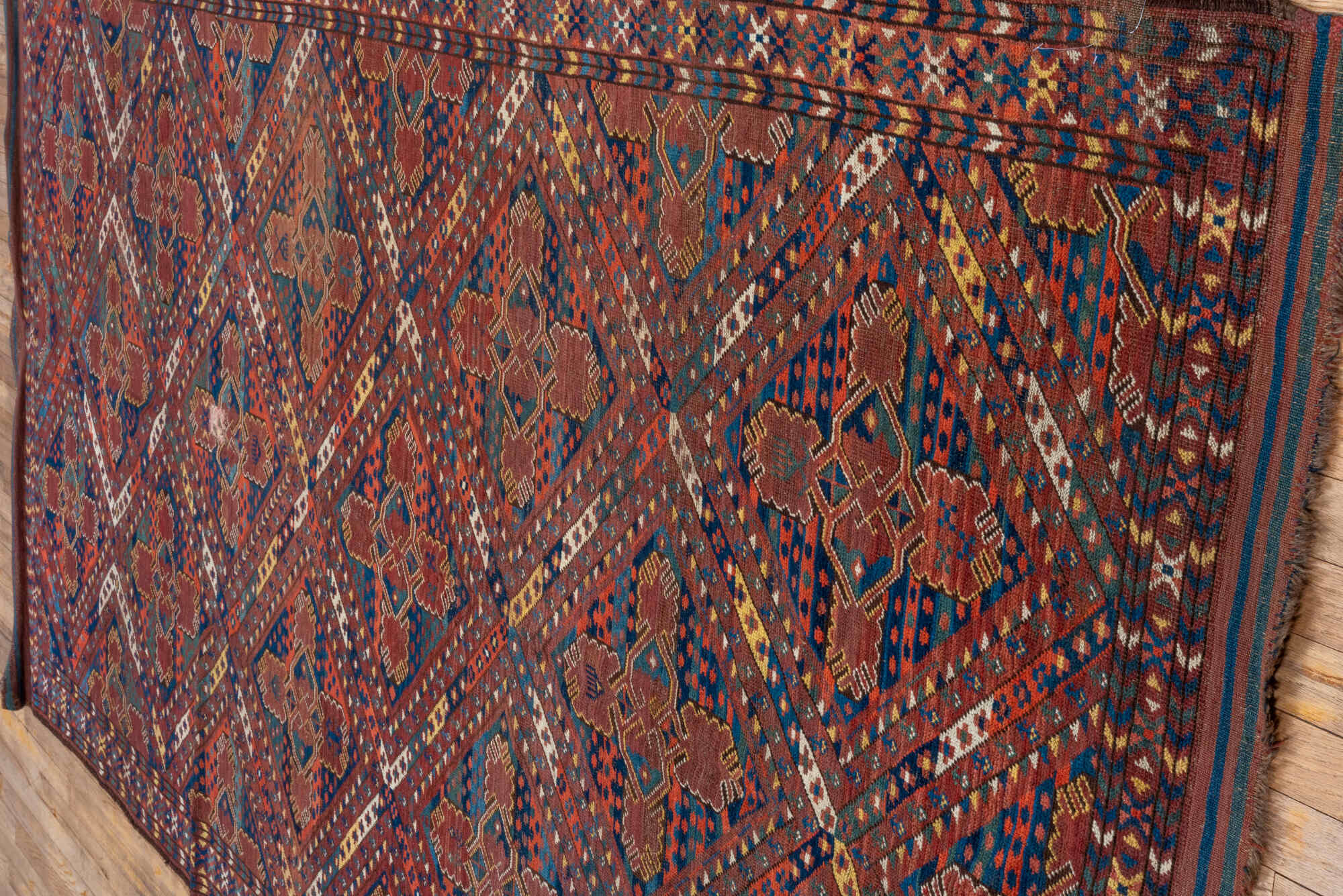 5' x 10' one-of-a-kind handmade vintage Beshir medium size rug. Color palette: gray, pink, brown, red, black, blue