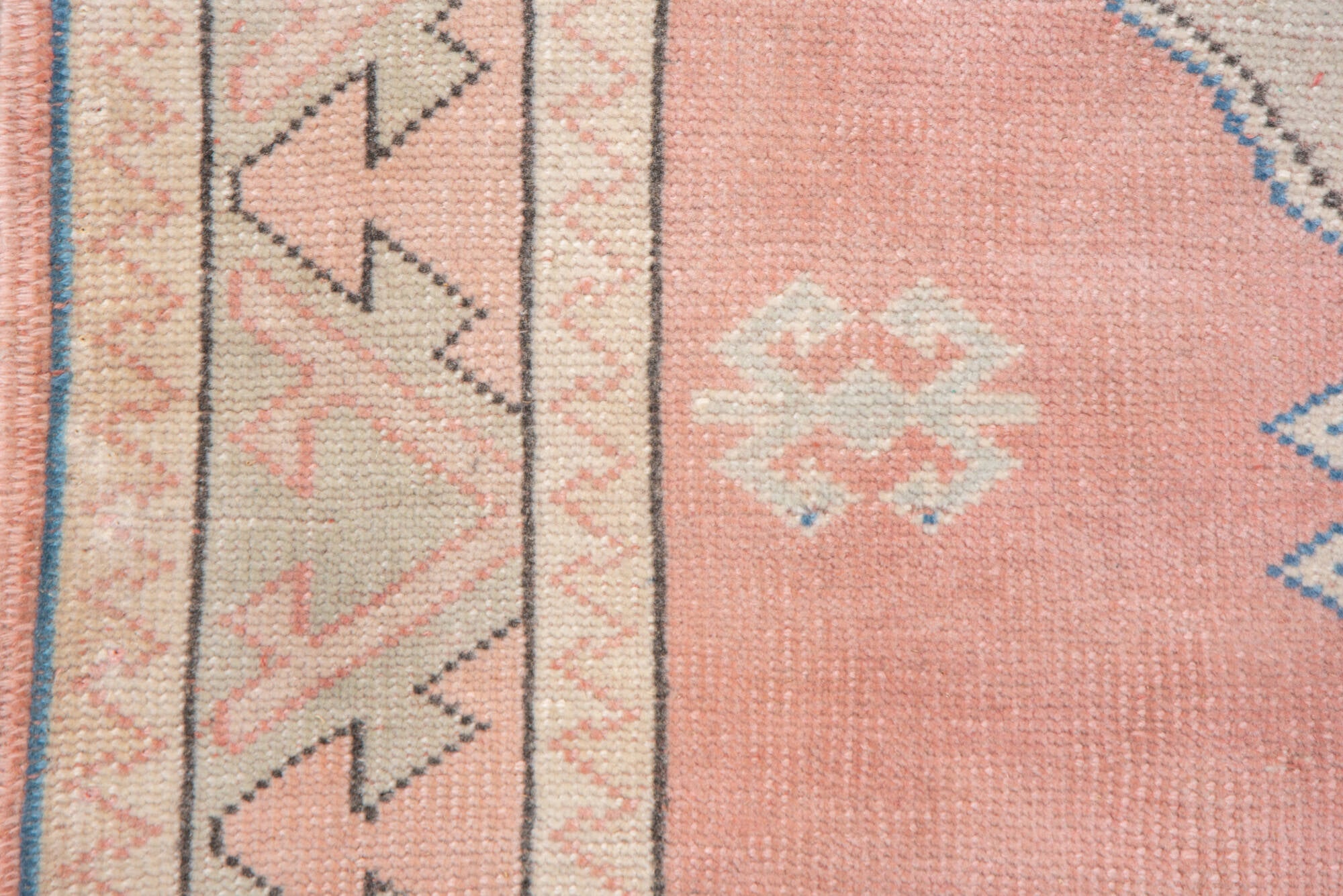 3' x 4' one-of-a-kind handmade vintage Oushak small size rug. Color palette: gray, light gray, off-white, pink, snow, white