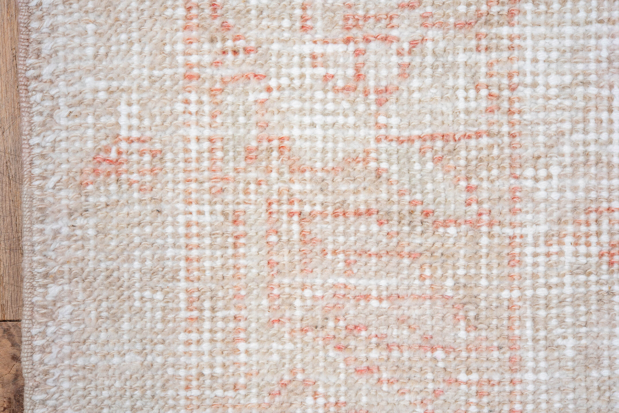 4' x 6' one-of-a-kind handmade vintage Oushak small size rug. Color palette: gray, pink, light gray, off-white, gainsboro