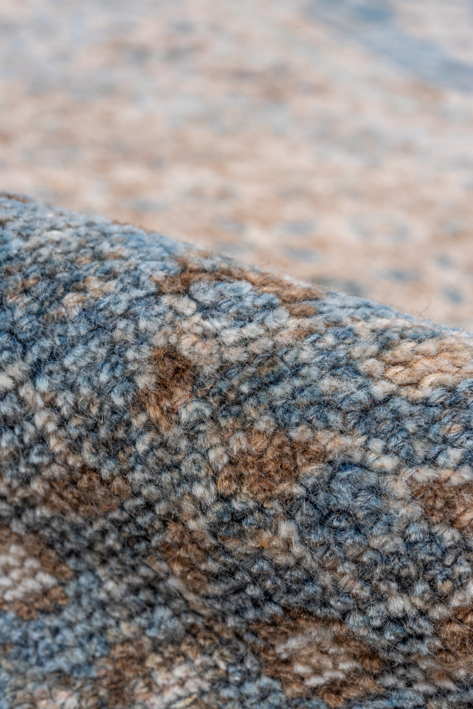 6' x 10' one-of-a-kind handmade vintage Shiraz large size rug. Color palette: gray, blue, light gray, off-white, pink