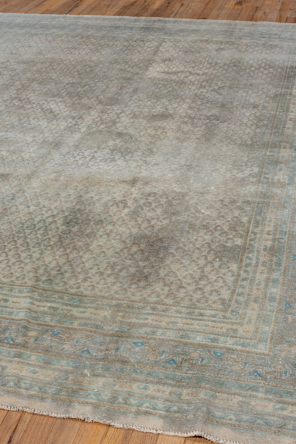7' x 10' one-of-a-kind handmade vintage Malayer large size rug. Color palette: gray, light gray, off-white, brown, silver