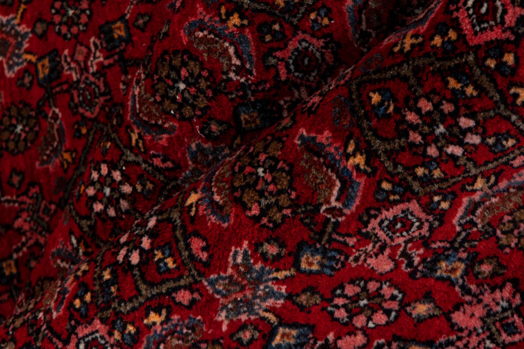 5' x 7' one-of-a-kind handmade vintage Bidjar rug. Color palette: brown, gray, pink, red, redwood, rosy brown