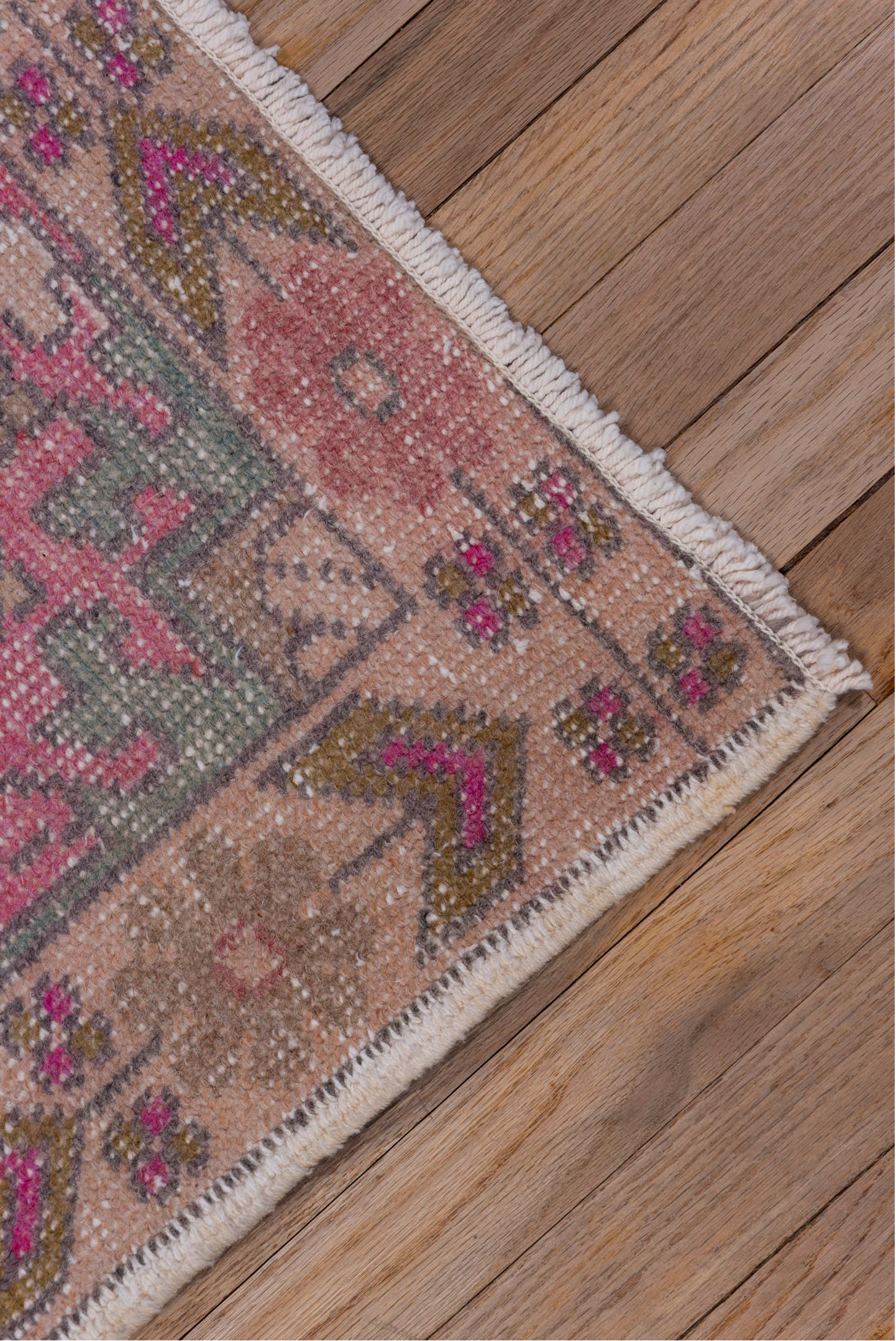 4' x 7' one-of-a-kind handmade vintage Oushak rug. Color palette: pink, gray, light gray, off-white, rosy brown, white, snow
