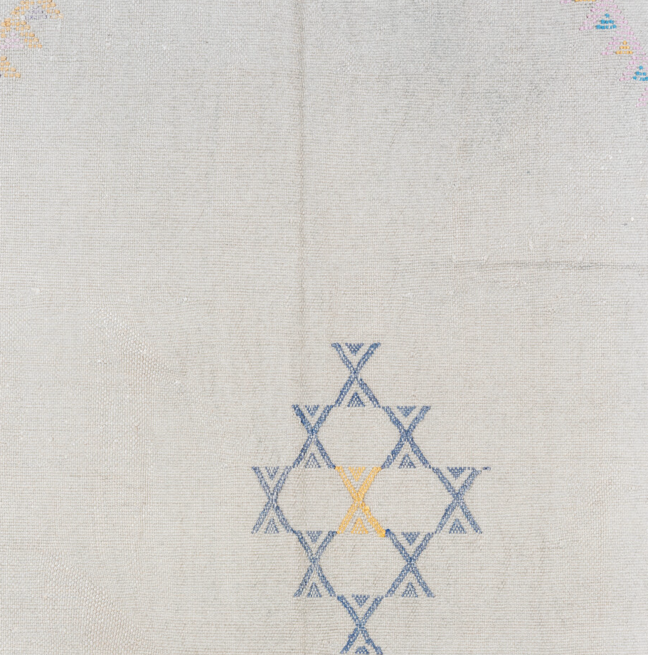 5' x 9' one-of-a-kind handmade vintage Cactus Kilim medium size rug. Color palette: off-white, gray, pink, light gray