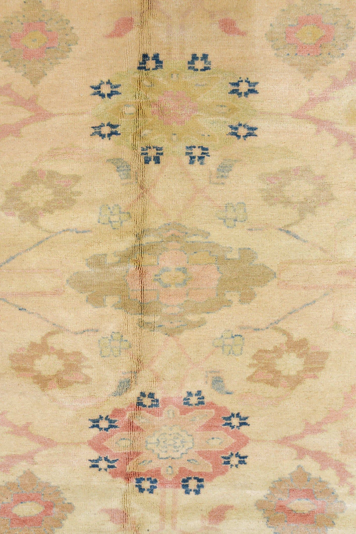 11' x 16' one-of-a-kind handmade vintage Sultanabad oversize rug. Color palette: ivory, beige, pale blue, blush, taupe