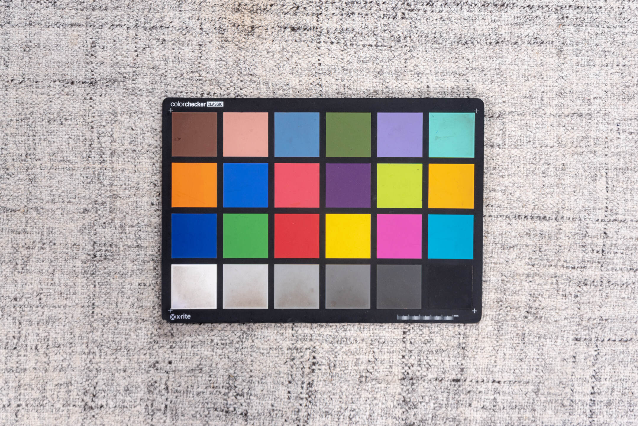 5' x 9' one-of-a-kind handmade vintage Kilim medium size rug. Color palette: dark gray, gainsboro, gray, light gray, linen