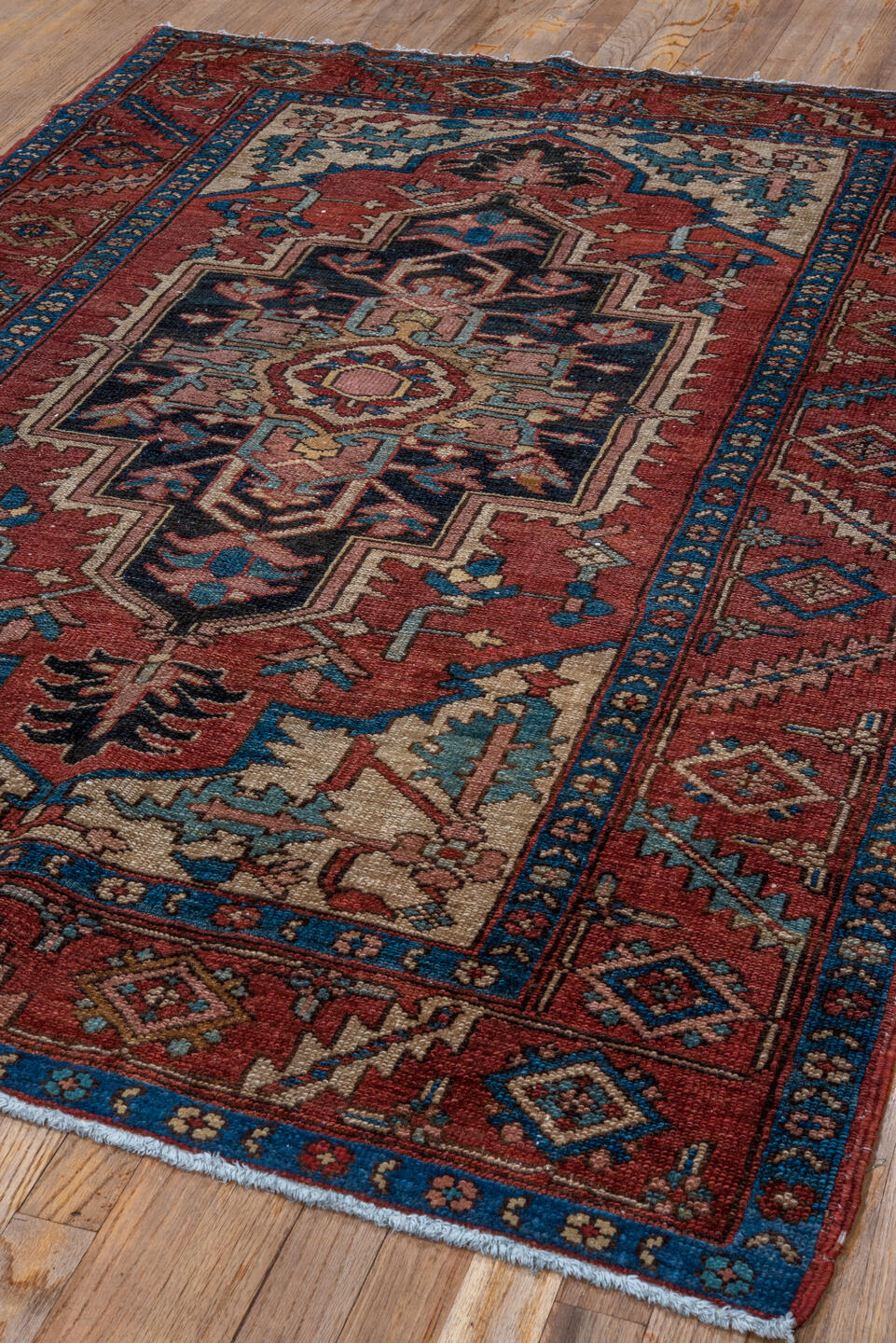 4' x 6' one-of-a-kind handmade vintage Serapi small size rug. Color palette: arapawa, blue, brown, dim gray, gray, pink, red