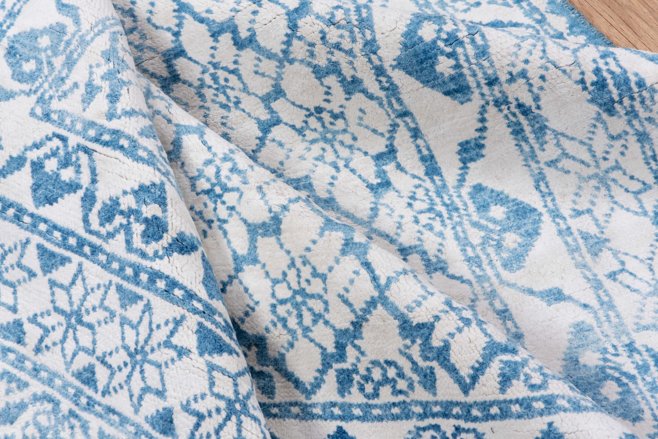 4' x 6' one-of-a-kind handmade vintage Agra small size rug. Color palette: ivory, sky blue, powder blue, light blue