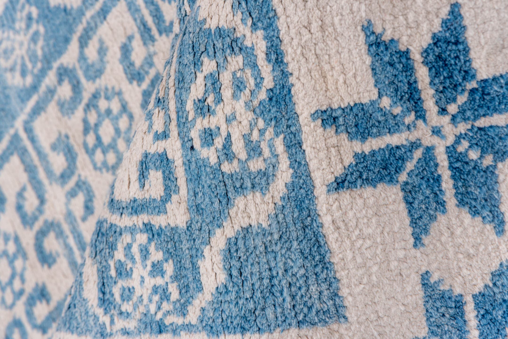4' x 7' one-of-a-kind handmade vintage Cotton Agra rug. Color palette: ivory, sky blue, azure, slate blue, light blue
