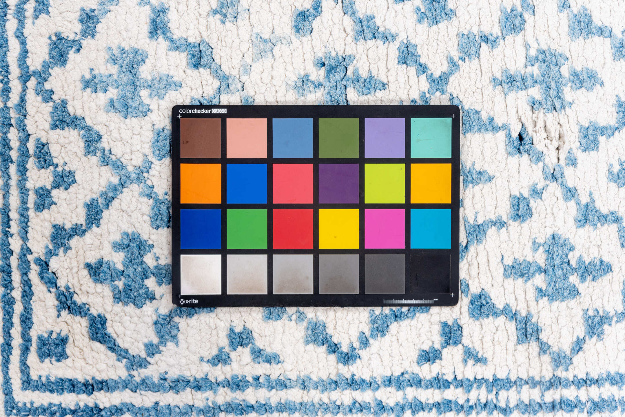 5' x 9' one-of-a-kind handmade vintage Cotton Agra medium size rug. Color palette: blue, dark gray, gainsboro, ghost white