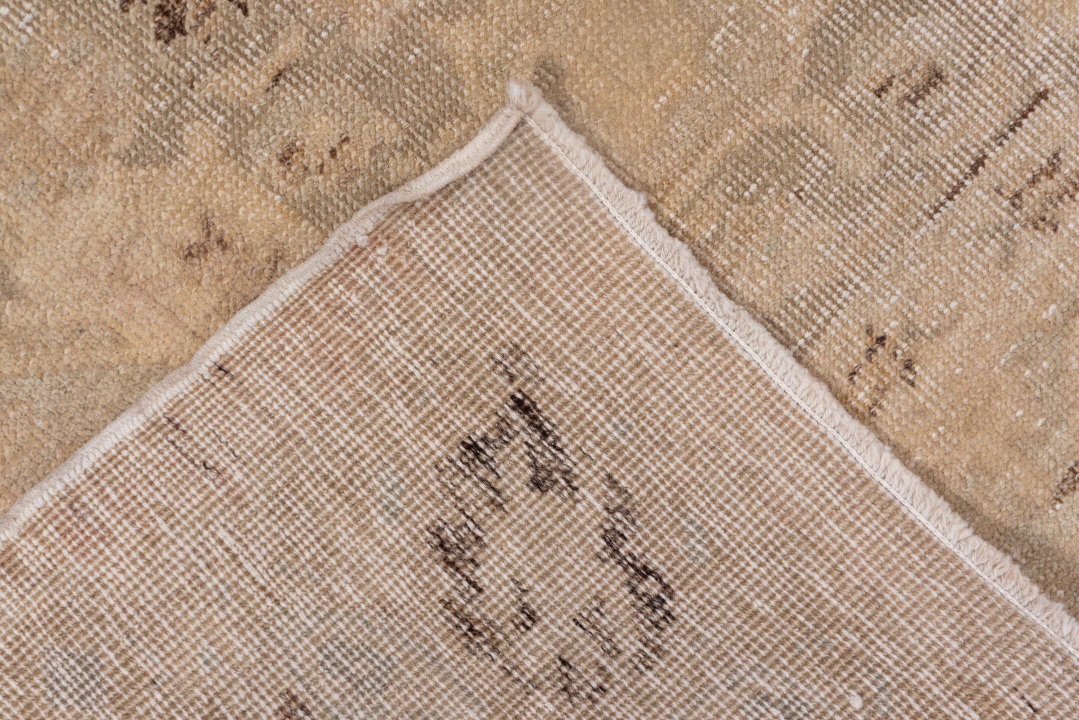 4' x 6' one-of-a-kind handmade vintage Sivas small size rug. Color palette: peach, ivory, taupe, beige, camel, light gray
