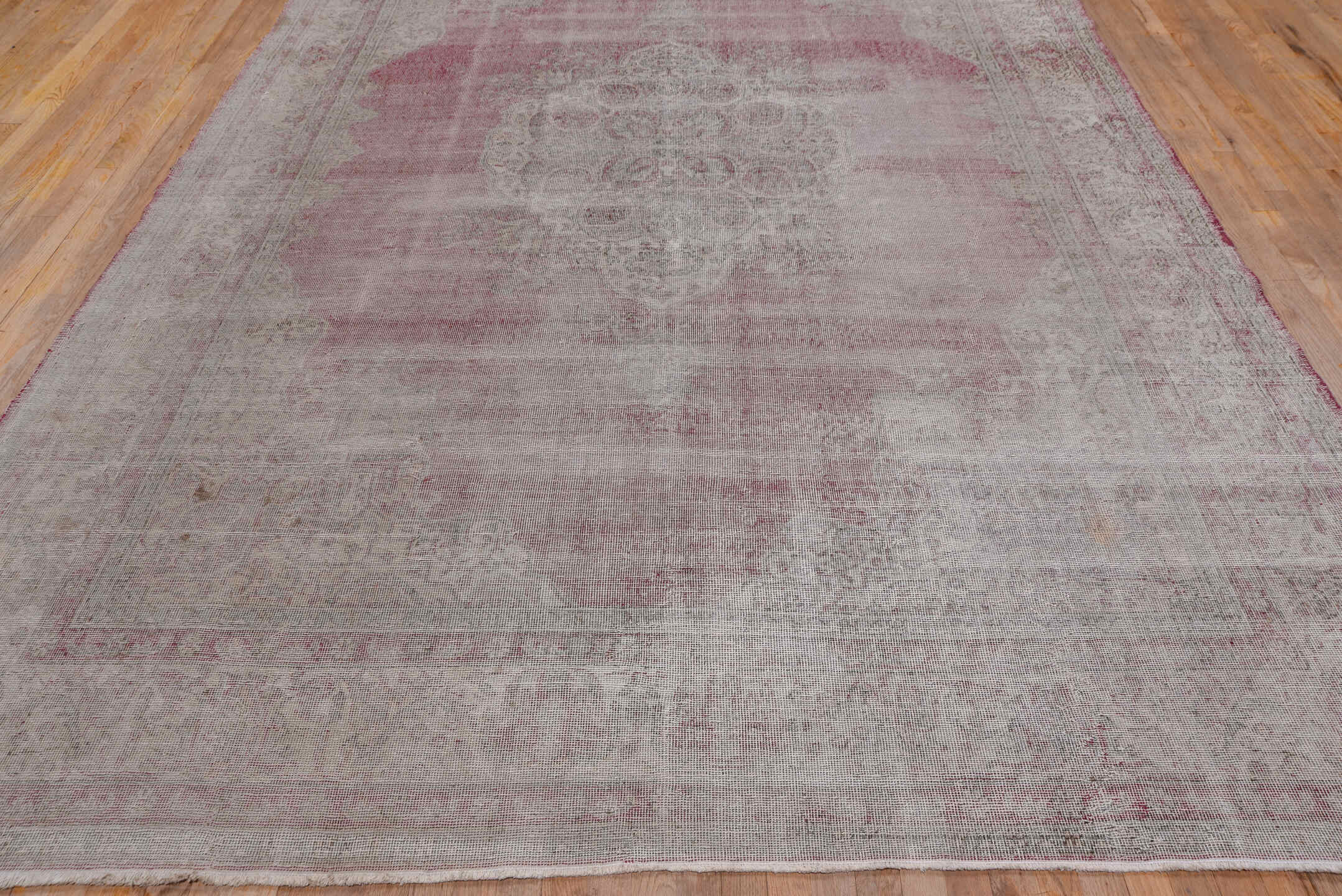 8' x 11' one-of-a-kind handmade vintage Oushak large size rug. Color palette: gray, light gray, off-white, pink, silver