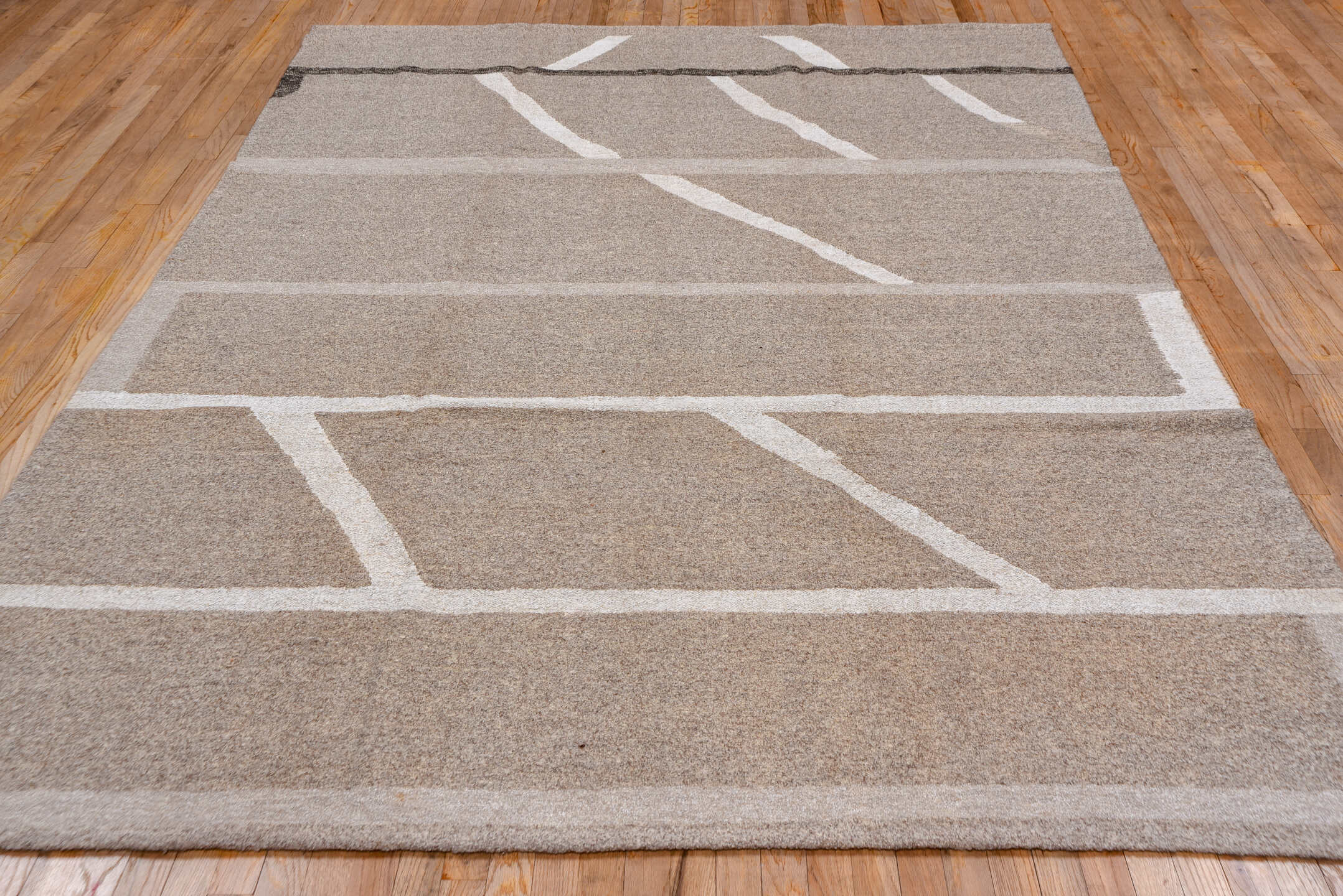 7' x 9' one-of-a-kind handmade vintage Kilim rug. Color palette: gainsboro, gray, light gray, off-white, pink, snow, white