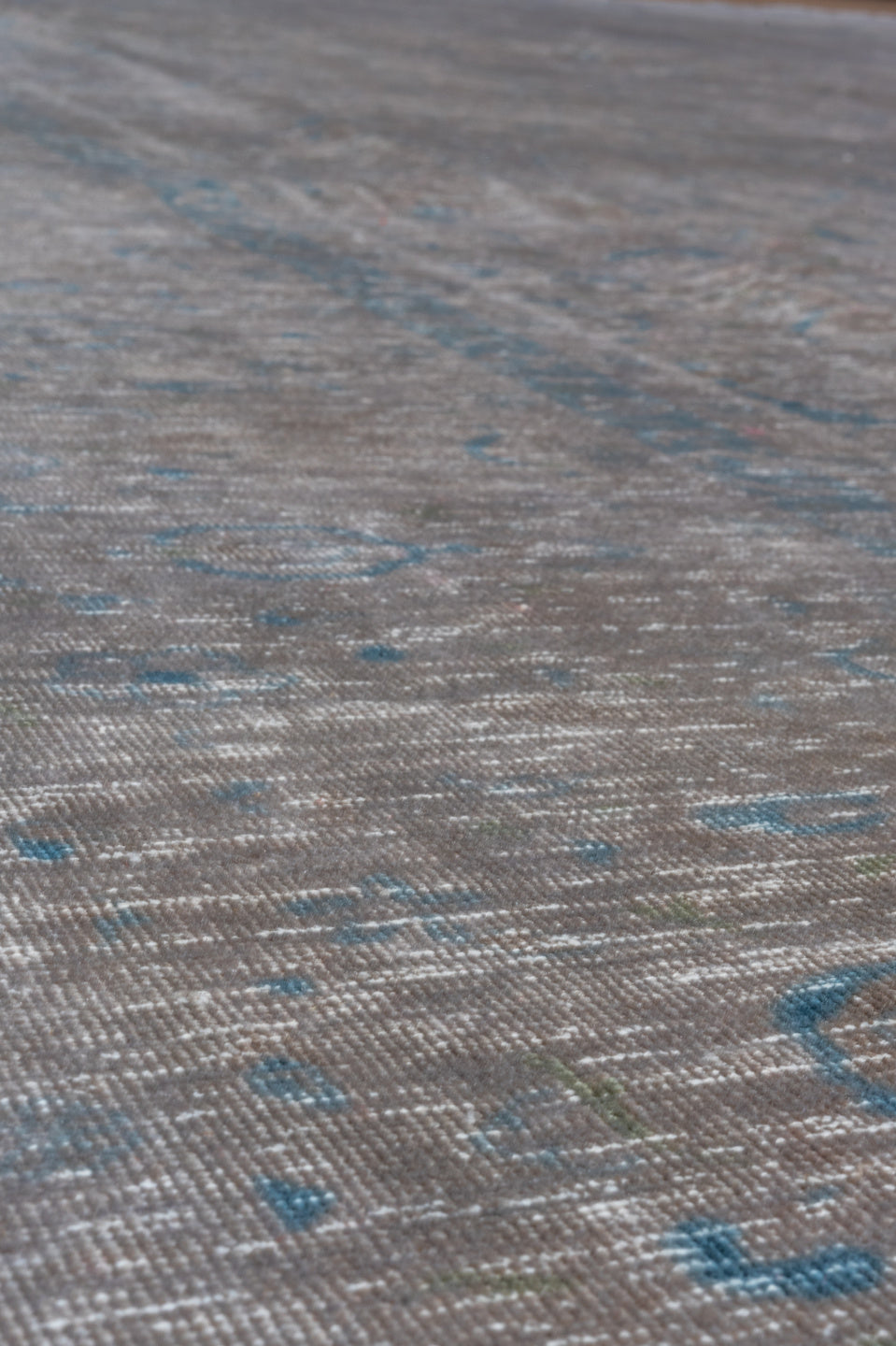 9' x 13' one-of-a-kind handmade vintage Sivas large size rug. Color palette: blue, dark gray, gray, light gray, silver