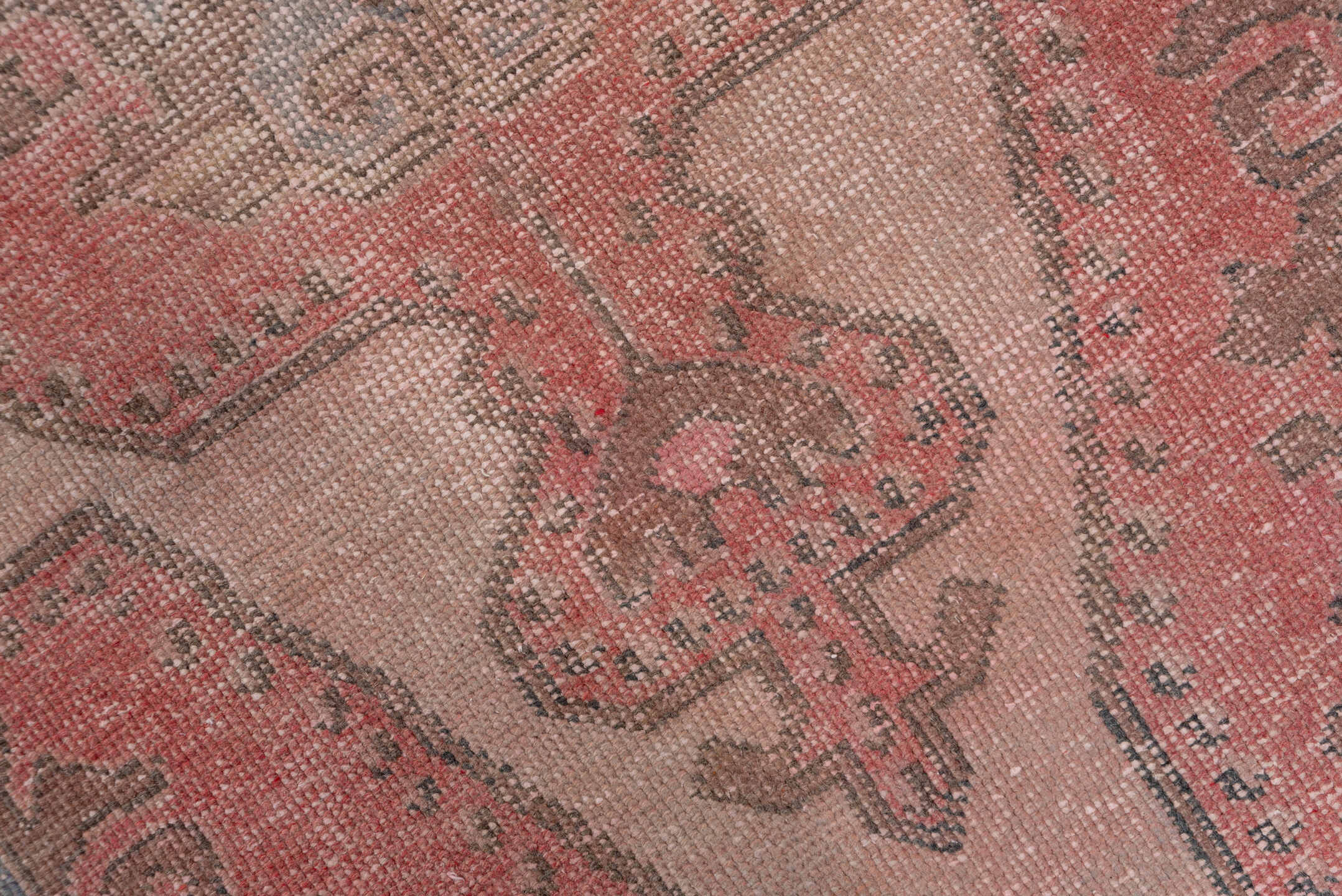 4' x 6' one-of-a-kind handmade vintage Oushak small size rug. Color palette: brown, gray, pink, red, rosy brown