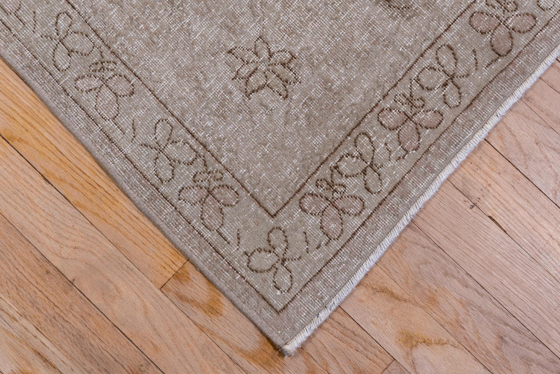 9' x 13' one-of-a-kind handmade vintage Sivas large size rug. Color palette: dark gray, gray, light gray, off-white, pink