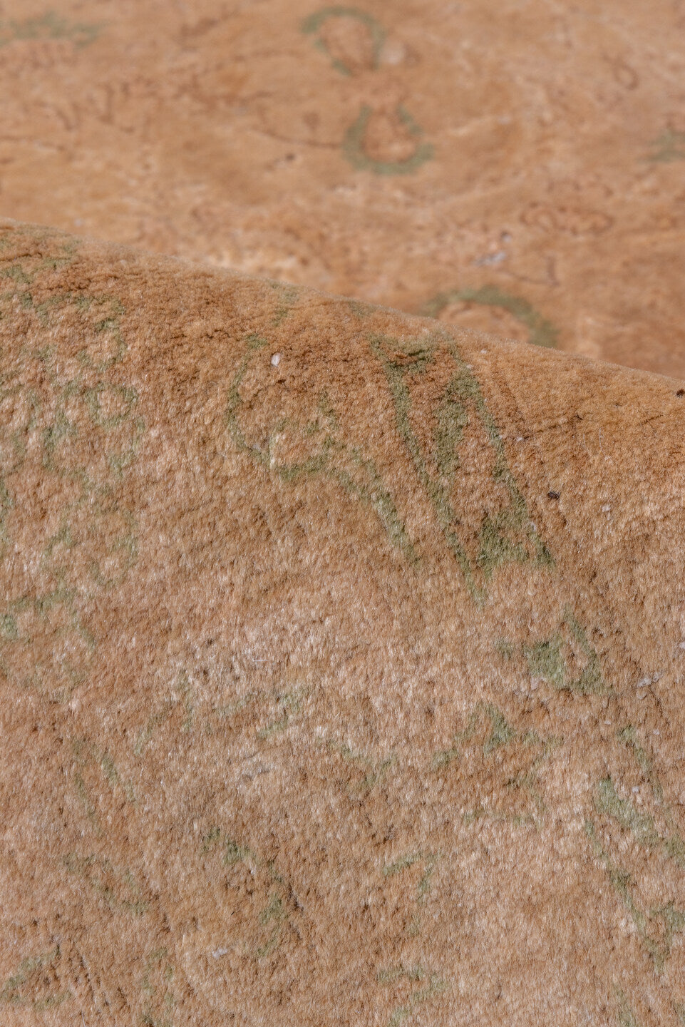 4' x 6' one-of-a-kind handmade vintage Kashan small size rug. Color palette: brown, gray, light gray, off-white