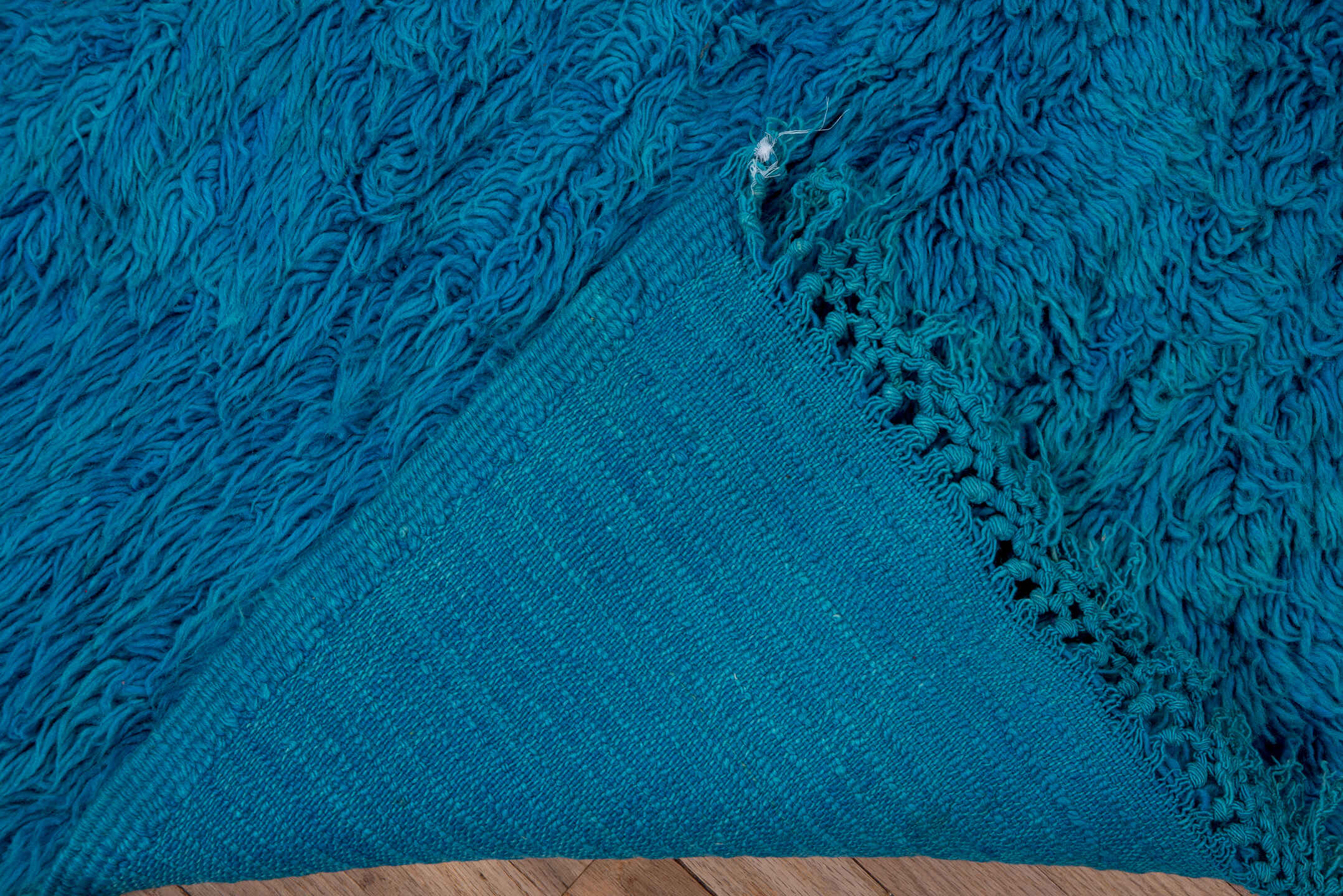 5' x 9' one-of-a-kind handmade vintage Moroccan medium size rug. Color palette: turquoise, teal, cobalt, blue