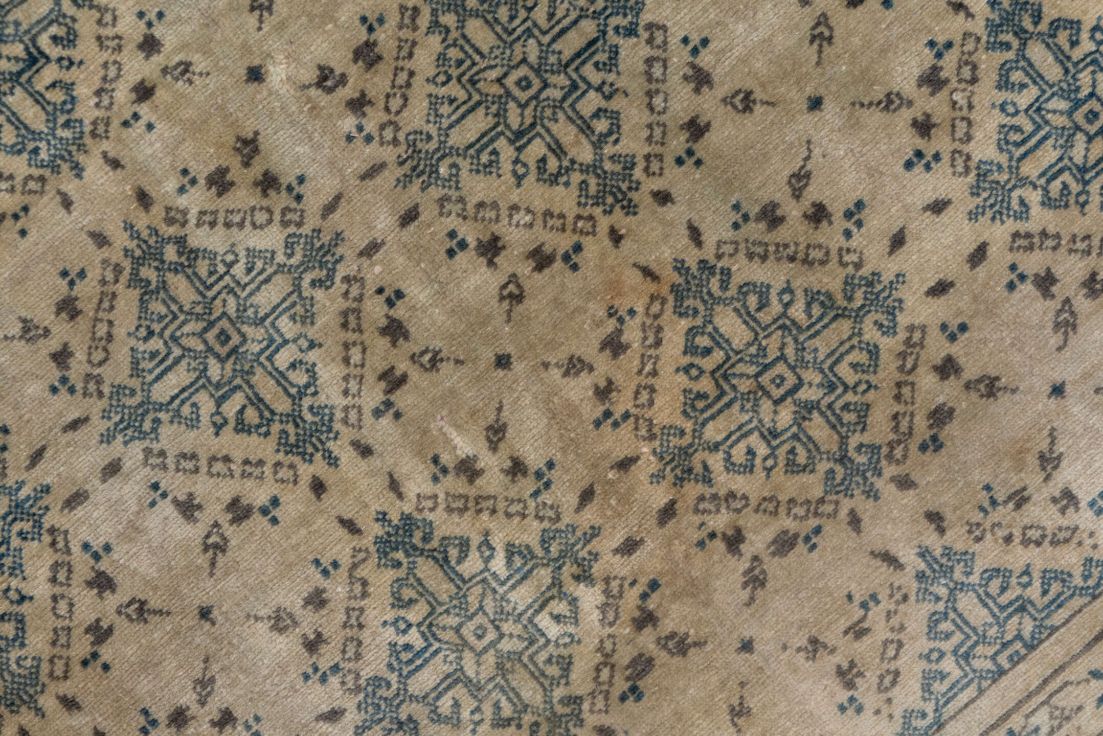 6' x 10' one-of-a-kind handmade antique Sivas large size rug. Color palette: ivory, pale blue, taupe, beige, soft brown