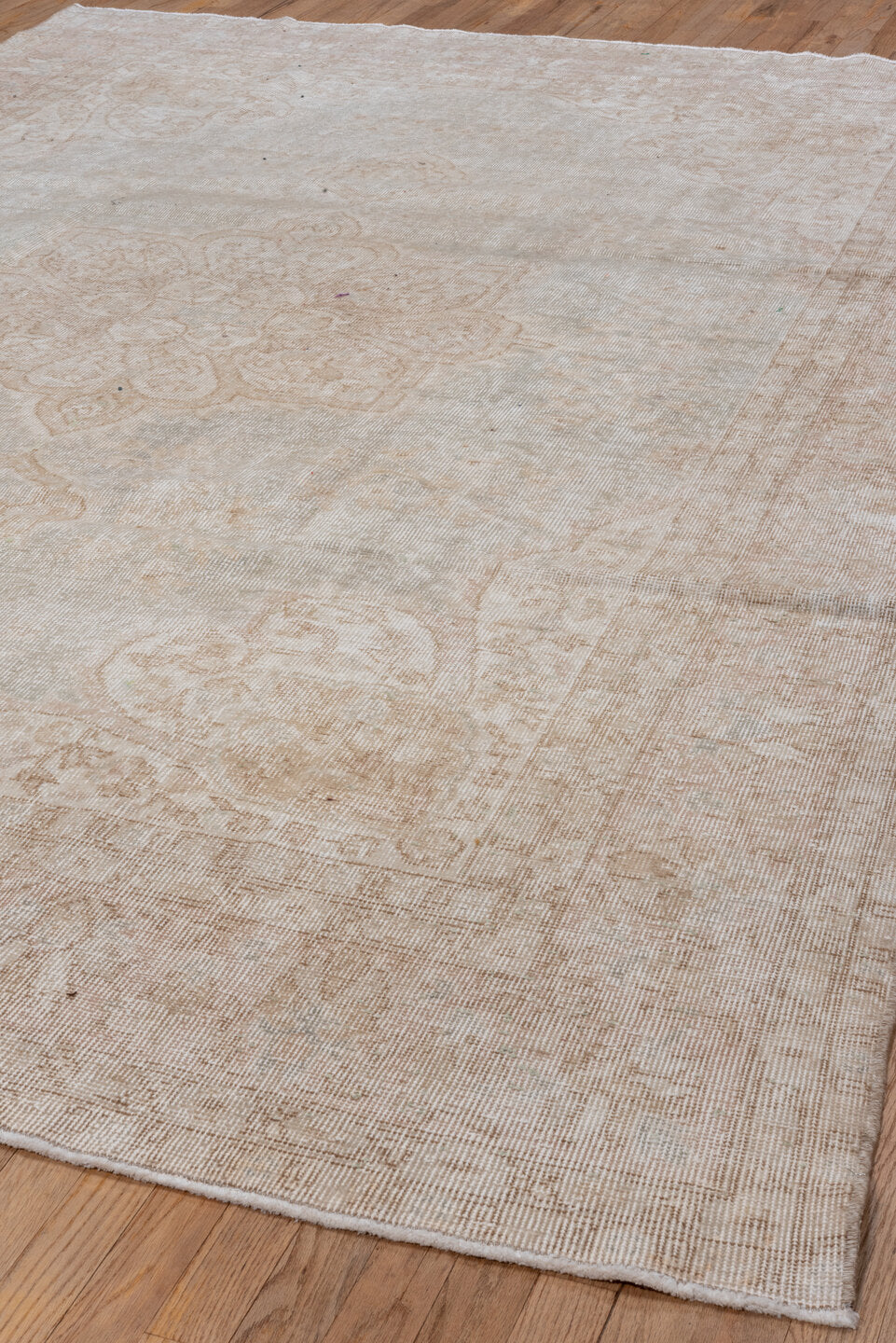 7' x 10' one-of-a-kind handmade vintage Sparta large size rug. Color palette: gainsboro, gray, lavender blush, light gray