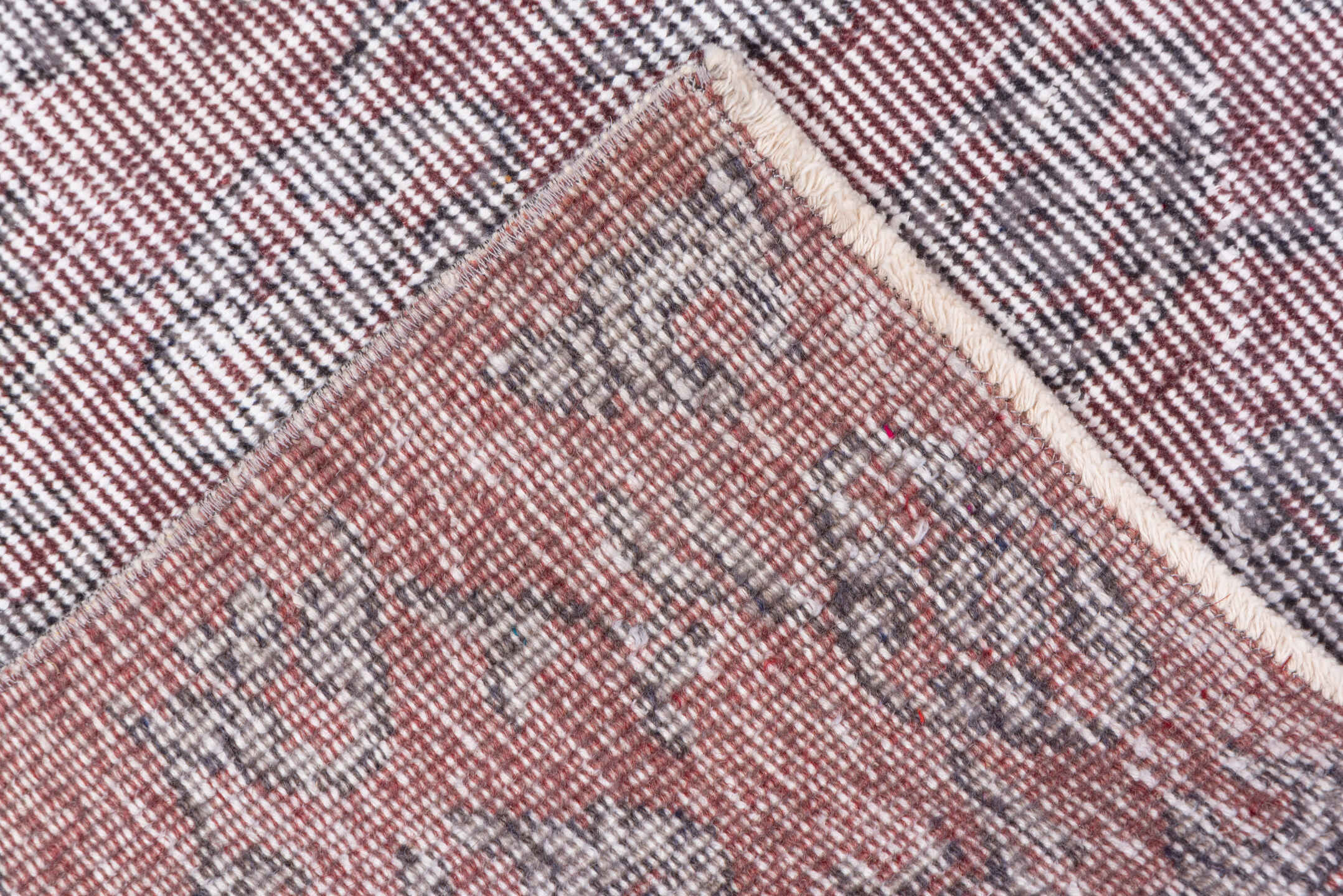 5' x 9' one-of-a-kind handmade vintage Sparta medium size rug. Color palette: gainsboro, gray, light gray, off-white, pink