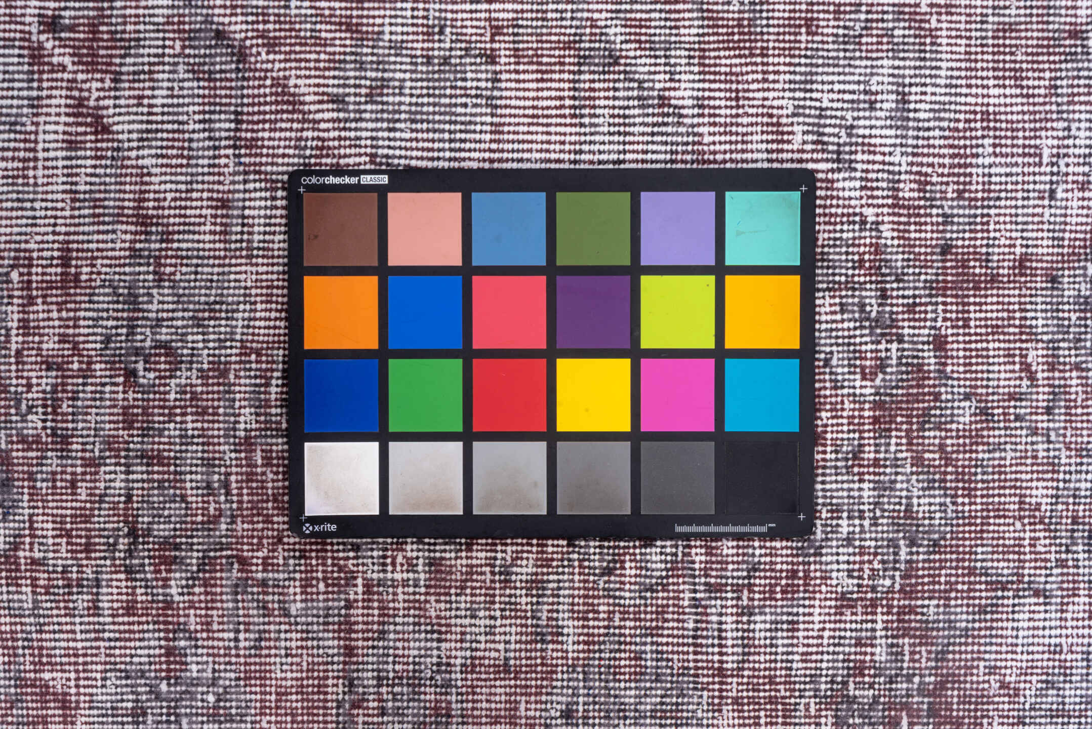 5' x 9' one-of-a-kind handmade vintage Sparta medium size rug. Color palette: gainsboro, gray, light gray, off-white, pink