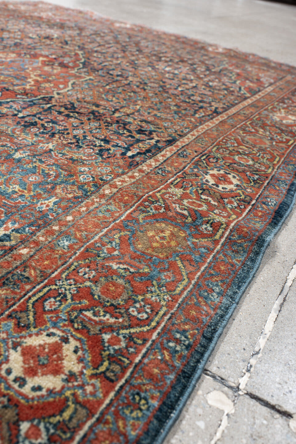 4' x 6' one-of-a-kind handmade antique Sarouk small size rug. Color palette: rust, navy, sky_blue, ivory, olive, coral